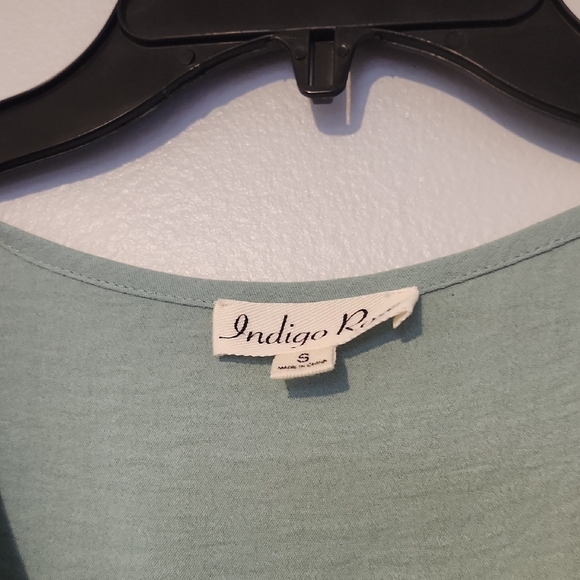 Elegant Sleeveless Mint Dress with Button Detail - Picture 3 of 4